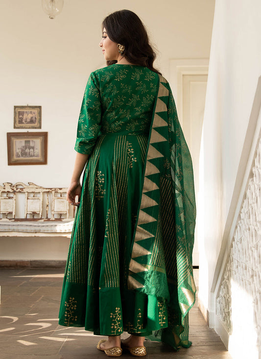 Magnetic green colored front slit stitched woven jacquard suit set, ideal for elegant and festive occasions.