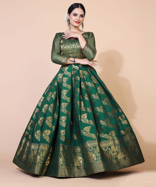 Green floral jacquard maxi dress, ideal for sophisticated and elegant occasions.